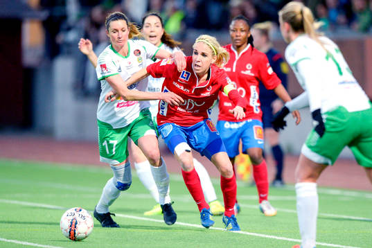 Hammarbys Madeleine Tegström och Örebros Sanna Talonen