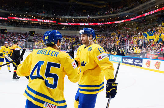 Sveriges Oscar Möller och Mattias Sjögren jublar