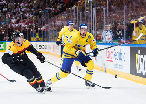 Tysklands Justin Krueger och Sveriges Staffan Kronwall