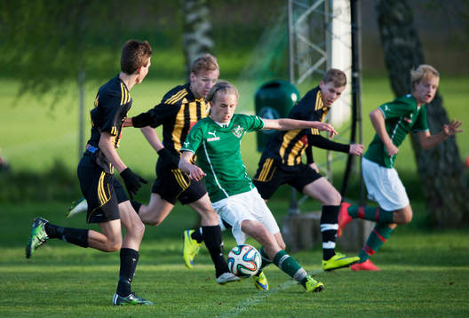 En Glumslövs-spelare i matchen för pojkar födda 2000