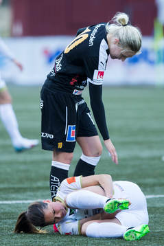 Umeås Lina Hurtig och Rosengårds Sara Björk Gunnarsdottir