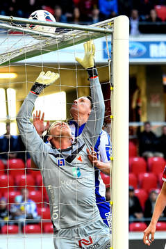 Kalmars målvakt Lars Cramer och IFK Göteborgs Lasse Vibe