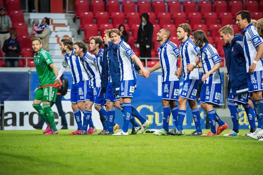 Göteborgsspelarna jublar  fotbollsmatchen i Allsvenskan