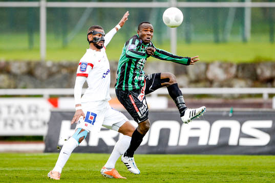 Assyriskas Kyle Konwea och Varbergs Nsima Peter