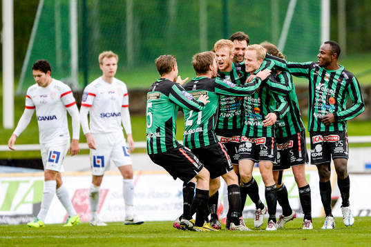 Varbergs Pär Asp jublar med lagkamrtarena