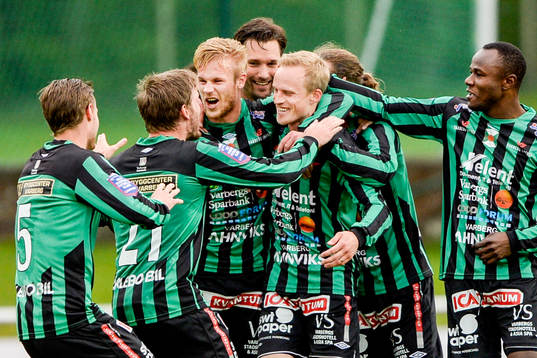 Bläddra bland fler bilder av Fotboll, Superettan, Varberg - Assyriska