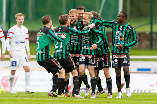 Varbergs Pär Asp gör 2-0 och jublar