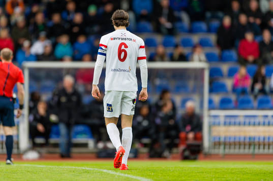 Assyriskas Linus Malmborg (K) deppar