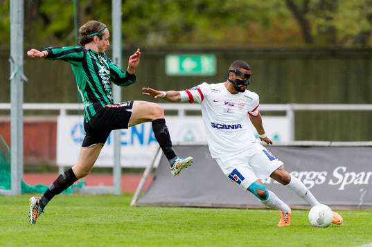 Varbergs David Johannesson och Assyriskas Kyle Konwea