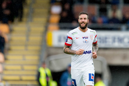 uAssyriskas Andreas Haddad nder fotbollsmatchen i