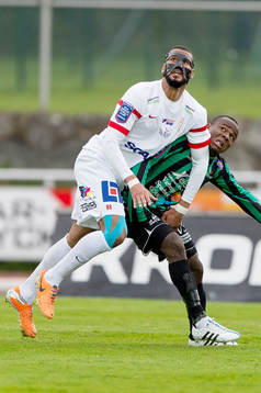 Assyriskas Kyle Konwea och Varbergs Nsima Peter