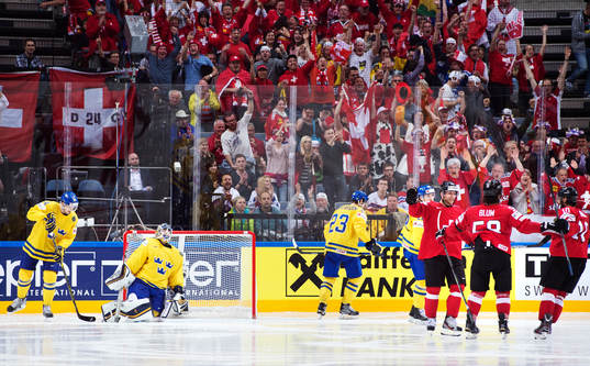 Sveriges målvakt Jhonas Enroth deppar samtidigt som