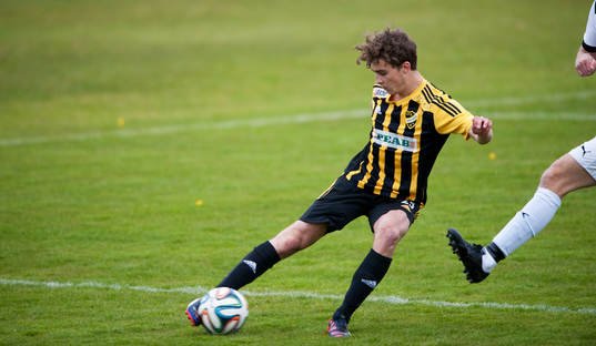 IFK Hässleholms Anton Pramberg i matchen i division 2