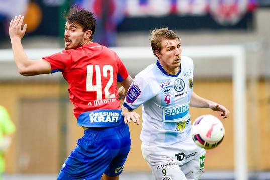 Helsingborgs Astrit Ajdarevic och Gefles Johan Oremo