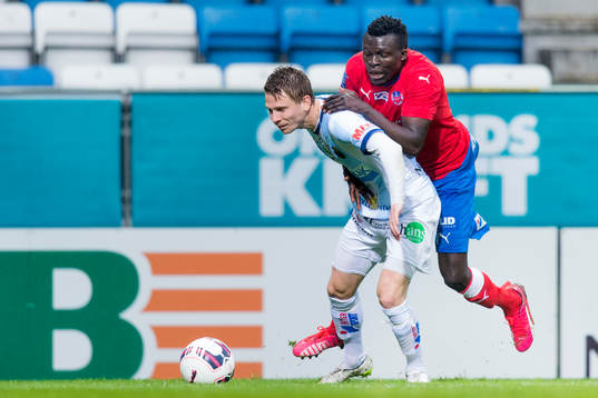 Gefles Johan Bertilsson och Helsingborgs Lalawélé Atakora