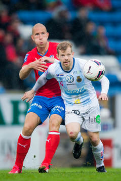 Gefles Jonas Lantto jagas av Helsingborgs Mattias Lindström