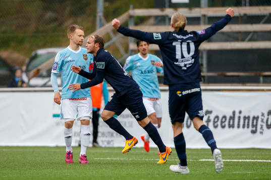 Utsiktens Joakim Edström och Marius Evensen jublar