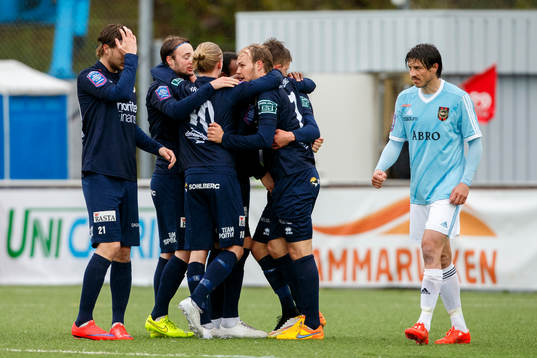 Utsiktens Joakim Edström gratuleras