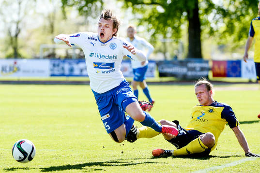 Värnamos Jonathan Salomonsson fälls utav Ängelholms