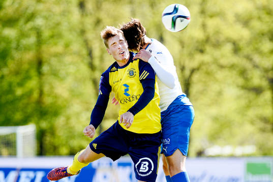 Ängelholms Patrik Åström Värnamos Filip Magnusson i en