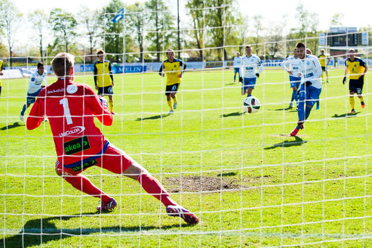Värnamos Dzenis Kozica skjuter straff förbi Ängelholms