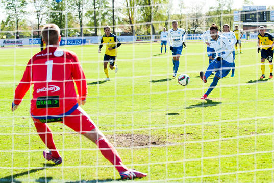 Värnamos Dzenis Kozica skjuter straff förbi Ängelholms