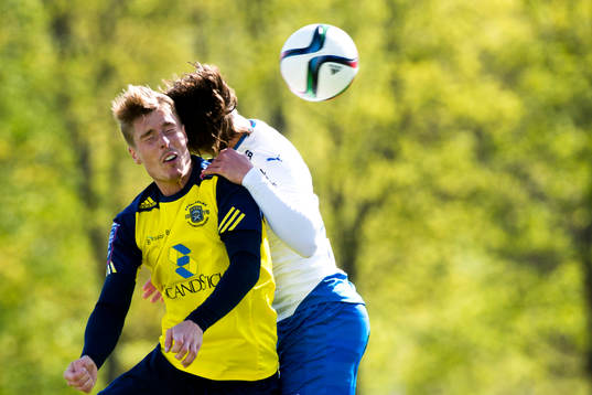 Ängelholms Marcus Bergholtz i nickduell med Värnamos