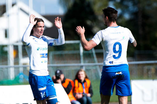 Värnamos Oskar Johansson och Pär Cederquist  jublar