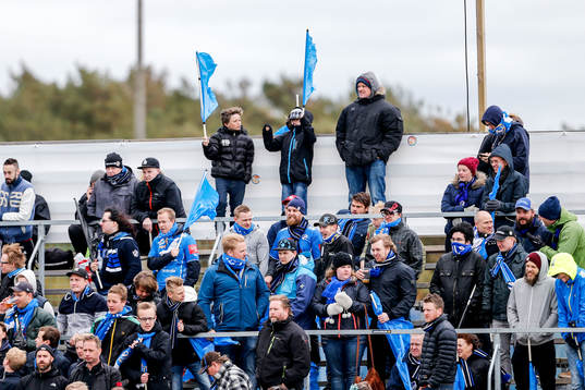 Halmstads supportrar före fotbollsmatchen i Allsvenskan