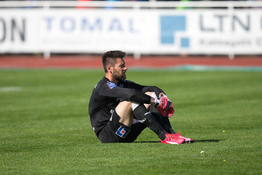 Halmstads Målvakt Stojan Lukic deppar