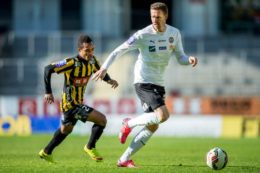 Örebros Marcus Pode och Häckens Nasiru Mohammed