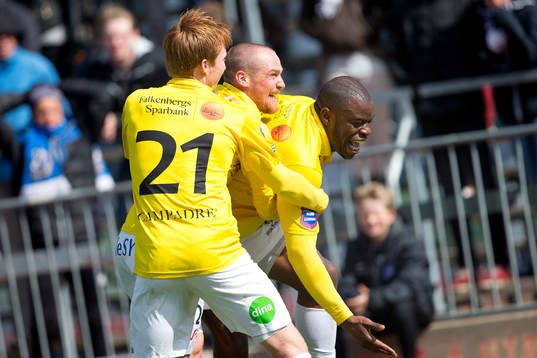 Falkenbergs Dan Keat och Christoffer Carlsson kramar om