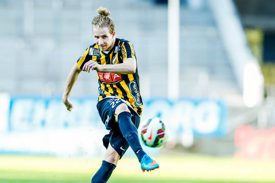 Häckens Samuel Gustafson gör 2-0 på frispark