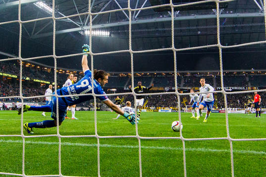 s Henok Goitom kvitterar för AIK bakom Norrköpings