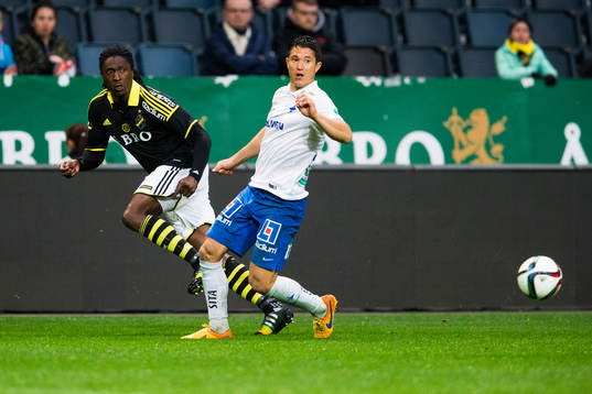 s Dickson Etuhu med ett inlägg förbi Norrköpings David