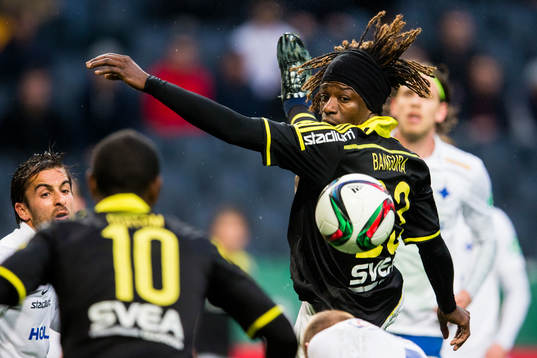 s Mohamed Bangura med bilcken på bollen
