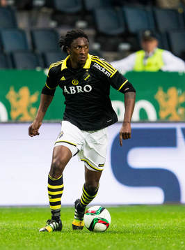 s Dickson Etuhu med bollen