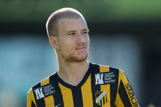 Häckens Simon Gustafson innan fotbollsmatchen i