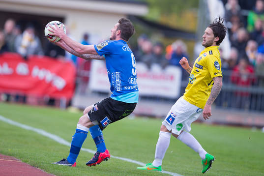 Halmstads James Keene och Falkenbergs Tibor Joza