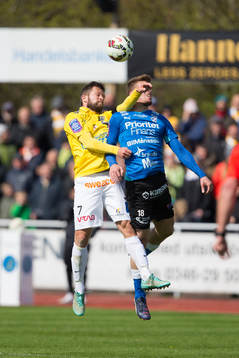 Falkenbergs David Svensson och Halmstads Shkodran Maholli