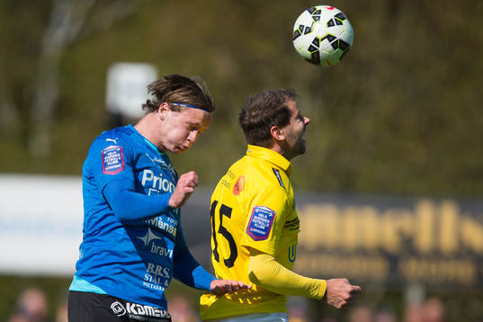 Falkenbergs Stefan Rodevåg (till höger i gult)