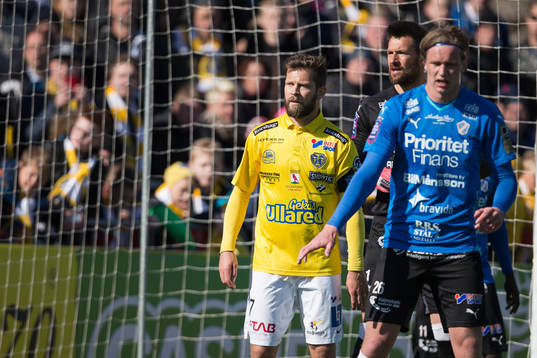 Falkenbergs David Svensson (till vänster)