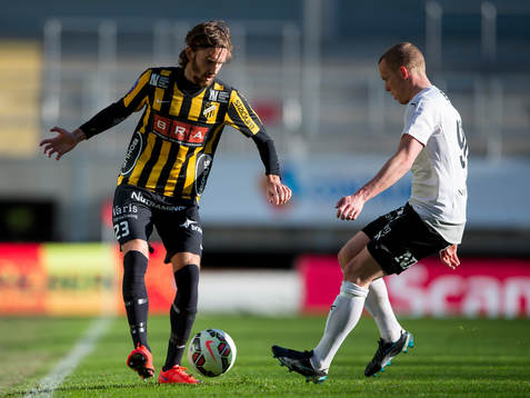 Häckens Simon Sandberg mot Örebros Daniel Gustavsson