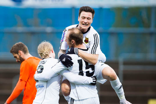 Östersunds spelare jublar