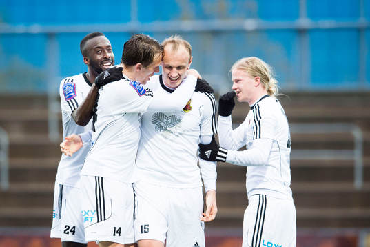 Östersunds spelare jublar