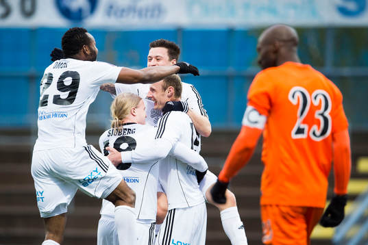 Östersunds spelare jublar