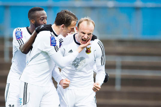 Östersunds spelare jublar