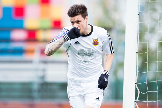 Östersunds Jamie Hopcutt jublar