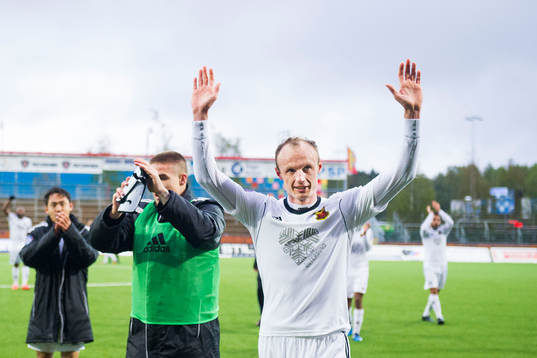 Östersunds Dragan Kapcevic jublar