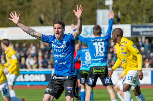 Halmstads James Keene ropar på straff